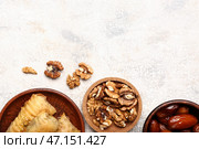 Вкусные восточные сладости на фоне гранж. Стоковое фото, фотограф Pixel_shot / Фотобанк Лори