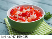 Чаша с вкусной квашеной капустой на цветном деревянном фоне. Стоковое фото, фотограф Pixel_shot / Фотобанк Лори