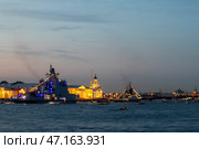 Санкт-Петербург  Военный корабли на рейде в акватории Невы. Уникальный боевой ледокол «Иван Папанин» (Бортовой номер 400) и Корвет "Бойкий"  (Бортовой номер 532) (2024 год). Редакционное фото, фотограф Литвяк Игорь / Фотобанк Лори