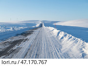 Автомобильная дорога в Теребирку (Серебрянское шоссе) солнечным мартовским днем. Мурманская область. Стоковое фото, фотограф Виктор Карасев / Фотобанк Лори