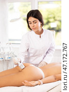 Female doctor making butt beauty massage with ice hummer attachement. Стоковое фото, фотограф Яков Филимонов / Фотобанк Лори