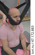 Doctor performing cervical spine traction therapy on patient. Стоковое видео, видеограф Юрий Поздников / Фотобанк Лори