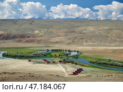 Tourist camping on the bank of river Chuya in the Kosh-Agach Valley in Altai. Стоковое фото, фотограф Сергей Пристяжнюк (Serg Zastavkin) / Фотобанк Лори