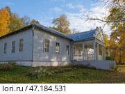 Дом в котором в 1894-1905гг жил и работал русский композитор Н.А. Римский-Корсаков в 1894-1905гг. Усадьба Вечаша, Псковская область. Редакционное фото, фотограф Виктор Карасев / Фотобанк Лори