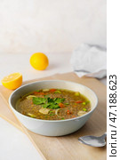 Тарелка вкусного чечевичного супа на столе. Стоковое фото, фотограф Pixel_shot / Фотобанк Лори