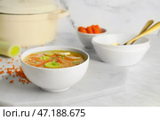 Тарелка вкусного чечевичного супа на столе. Стоковое фото, фотограф Pixel_shot / Фотобанк Лори
