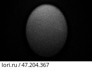Черная текстура с белыми крапинками и подсветкой в качестве фона. Стоковое фото, фотограф Pixel_shot / Фотобанк Лори