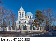 Собор Рождества Пресвятой Богородицы в солнечный безоблачный день. Город Приозерск в Ленинградской области. Редакционное фото, фотограф Румянцева Наталия / Фотобанк Лори