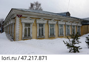 Бывший Народный дом, построенный на средства П.А. Шувалова (Городской музей города Лысьва). Пермский край, город Лысьва, улица Мира, 4. Редакционное фото, фотограф Алексей Иванов / Фотобанк Лори
