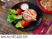 Salmon tartare with chive cream, vegetables, lime and breadsticks. Стоковое фото, фотограф Яков Филимонов / Фотобанк Лори