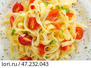 Тарелка с вкусной пастой примавера, крупным планом. Стоковое фото, фотограф Pixel_shot / Фотобанк Лори