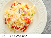 Тарелка с вкусной пастой примавера, крупным планом. Стоковое фото, фотограф Pixel_shot / Фотобанк Лори