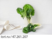 Свежая капуста пак-чой на светлом столе. Стоковое фото, фотограф Pixel_shot / Фотобанк Лори