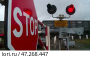 STOP sign red traffic light at a railway crossing. Стоковое видео, видеограф Алексей Сергеев / Фотобанк Лори