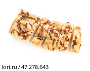 Вкусная итальянская фокачча с жареным луком на белом фоне. Стоковое фото, фотограф Pixel_shot / Фотобанк Лори
