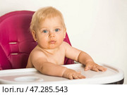 Baby food. The first meal. Feeding the baby. A cute little kid eats vegetables. Healthy food. The child is sitting on a high chair for feeding. Fresh vegetables and fruits. Стоковое фото, фотограф Photojuli / Фотобанк Лори