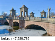 Старо-Калинкин мост через Фонтанку в весеннем Петербурге. Стоковое фото, фотограф Александр Алексеев / Фотобанк Лори