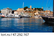 Yachts moored in port of Cannes. Стоковое фото, фотограф Яков Филимонов / Фотобанк Лори
