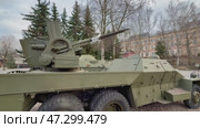Military Vehicle Equipped with an Advanced AntiAircraft Defense System for Warfare Operations. Стоковое видео, видеограф Vladimir Vintonjak / Фотобанк Лори
