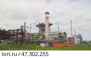 chemical plant works in summer. Стоковое видео, видеограф Алексей Сергеев / Фотобанк Лори