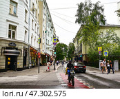 Город Москва, улица Малая Бронная (бывший доходный дом Смирновского) (2024 год). Редакционное фото, фотограф Александр Тараканов / Фотобанк Лори