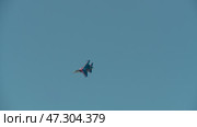 Russian air force aerobatic team Russian Knights SU-27. Стоковое видео, видеограф Алексей Сергеев / Фотобанк Лори