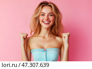 Смеющаяся девушка с двумя поднятыми руками в жесте победителя, портрет на розовом фоне. Стоковое AI-изображение, AI-художник Щеголева Ольга / Фотобанк Лори