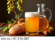 Still life with kvass, rye bread on a wooden background. Стоковое AI-изображение, AI-художник Марина Володько / Фотобанк Лори