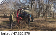Весенняя уборка парка. Россия. Москва. Парк "Сокольники". 17.03.2025. Редакционное видео, видеограф Ярославский Максим / Фотобанк Лори
