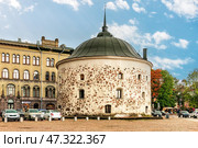Ancient artillery building - a round tower in Vyborg. Стоковое фото, фотограф Владимир Ушаров / Фотобанк Лори