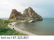Shamanka rock, Burkhan cape, Olkhon Island in Baikal lake (2020 год). Редакционное фото, фотограф Екатерина Якименко / Фотобанк Лори