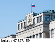 Государственная дума. Крупный план здания. Весенний день. Москва. Редакционное фото, фотограф E. O. / Фотобанк Лори