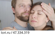 Mature couple hugging hugging each other kissing at home bedroom. Intimate Moment. Tender embrace shared between a loving middle age man and woman, husband and wife. Deep love. Low key, cinematic. Стоковое видео, видеограф Марина Демидюк / Фотобанк Лори