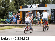 A bicycle or scooter rental point or point. Rent, hire, business. Russia, Moscow region, June 23, 2024. Редакционное фото, фотограф Photojuli / Фотобанк Лори