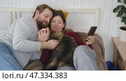 Mature couple hugging hugging each other kissing at home bedroom. Intimate Moment. Tender embrace shared between a loving middle age man and woman, husband and wife. Deep love. Low key, cinematic. Стоковое видео, видеограф Марина Демидюк / Фотобанк Лори