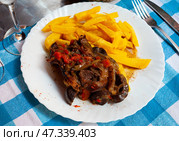Lamb osso bucco with potatoes and vegetables on white plate. Стоковое фото, фотограф Яков Филимонов / Фотобанк Лори