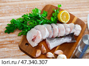 Pieces of fresh hake with seasonings prepared for cooking. Стоковое фото, фотограф Яков Филимонов / Фотобанк Лори