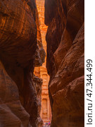 Petra, Wadi Musa, Jordan - Mar 06 2023, view of Al-Khazneh tomb from Siq Gorge, symbol of the city of Petra, Wadi Musa, Jordan. Стоковое фото, фотограф Сергей Богомяко / Фотобанк Лори