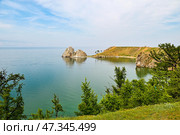 Скала Шаманка. Хужирский залив летним днем. Озеро Байкал. Стоковое фото, фотограф Александр Тараканов / Фотобанк Лори