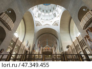 Базилика Сакре-Кёр, католическая базилика в Брюсселе, Бельгия. Самое большое здание в стиле Ар-деко в мире. (2017 год). Редакционное фото, фотограф Станислав Кноп / Фотобанк Лори