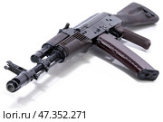 Russian Kalashnikov assault rifle AK-74 (2024 год). Редакционное фото, фотограф Дарджания Зураб / Фотобанк Лори