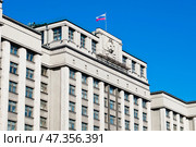 Государственная дума. Крупный план здания. Солнечный день. Москва. Редакционное фото, фотограф E. O. / Фотобанк Лори