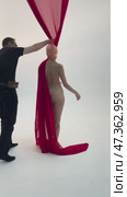 Captivating backstage moments with a woman in red lingerie and flowing fabric. Стоковое видео, видеограф Гурьянов Андрей / Фотобанк Лори