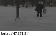 Сугробы в городе. Редакционное видео, видеограф Семён Прудий / Фотобанк Лори