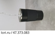 Water is poured into a black thermos mug. Стоковое видео, видеограф Катерина Белякина / Фотобанк Лори