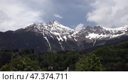 Австрийские Альпы в городе Инсбрук. Австрия. Май. Austrian Alps in the city Innsbruck. Austria. May. Стоковое видео, видеограф Горшков Александр / Фотобанк Лори
