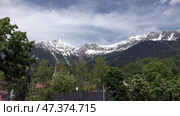Австрийские Альпы в городе Инсбрук. Австрия. Май. Austrian Alps in the city Innsbruck. Austria. May. Стоковое видео, видеограф Горшков Александр / Фотобанк Лори