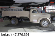 Грузовой автомобиль УралЗИС-355М, экспонат музейно-выставочного центра автозавода "Урал". Город Миасс, Челябинская область. Редакционное фото, фотограф Алексей Иванов / Фотобанк Лори