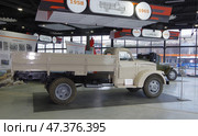 Грузовой автомобиль УралЗИС-355М, экспонат музейно-выставочного центра автозавода "Урал". Город Миасс, Челябинская область. Редакционное фото, фотограф Алексей Иванов / Фотобанк Лори