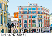 Бывший доходный дом Хомякова. Весенний день. Москва. Редакционное фото, фотограф E. O. / Фотобанк Лори
